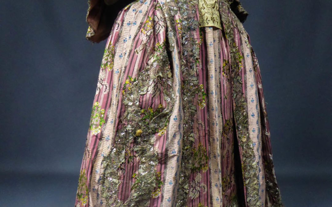Robe de Cour à la Française de grand apparat en brocart de soie filé argent – France Circa 1765/1780