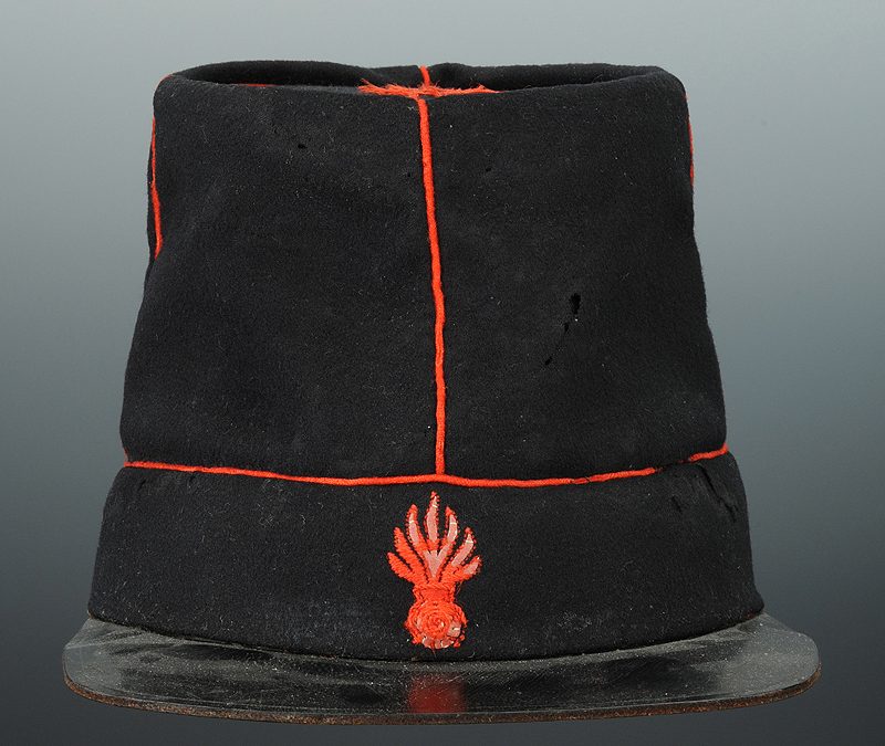 KÉPI DE SOUS-OFFICIER D&rsquo;ARTILLERIE, DU GÉNIE OU DES SAPEURS-POMPIERS DE PARIS, Modèle 1852, Second Empire
